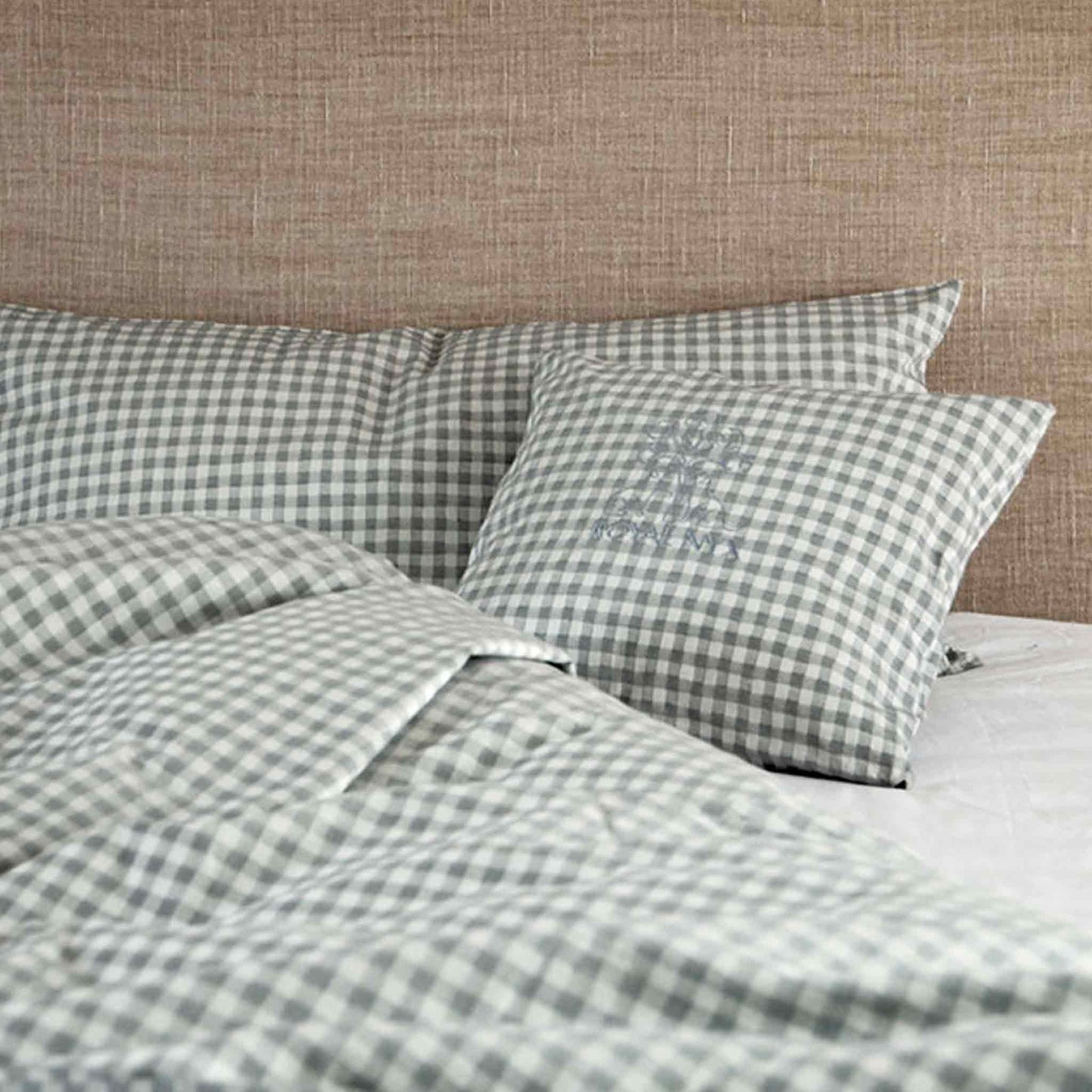 Fine Bed Linen Jacquard 100% Cotton