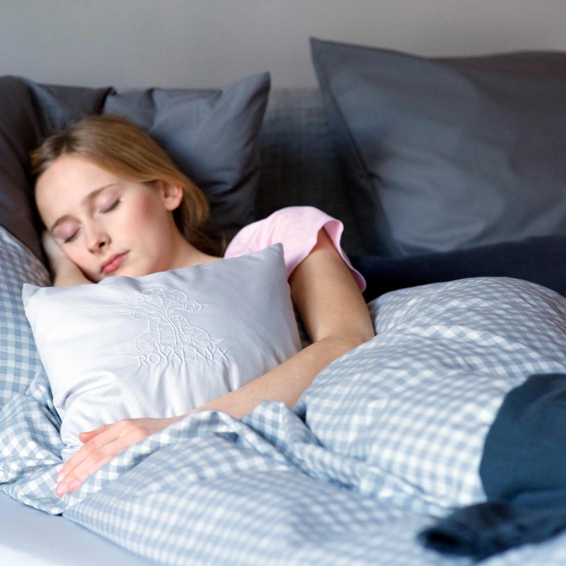 karo-uni-bettwaesche-dunkel-hell-grau